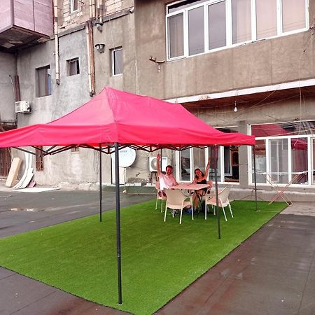 Sun City Hostel Erivan Exterior foto