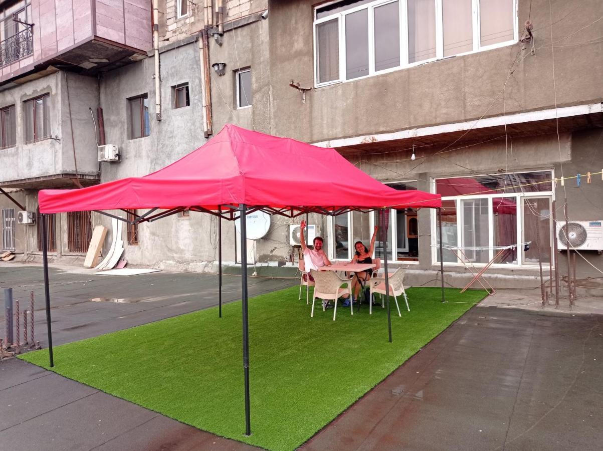 Sun City Hostel Erivan Exterior foto